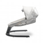 Η φωτογραφία δείχνει LORELLI ΗΛΕΚΤΡΙΚΗ ΚΟΥΝΙΑ ΡΙΛΑΞ SIENA GREY 100901100015 ταχύτητες λειτουργίας ταλάντωσηςΡυθμιζόμενη ανάκλιση πλάτηςΑφαιρούμενη κουκούλα με κουνουπιέραΈξυπνος αισθητήρας κίνησης - προσαρμόζεται στις κινήσεις όταν το μωρό είναι ξύπνιο ή κοιμισμένοΠροσαρμογέας /περιλαμβάνεται στο σε