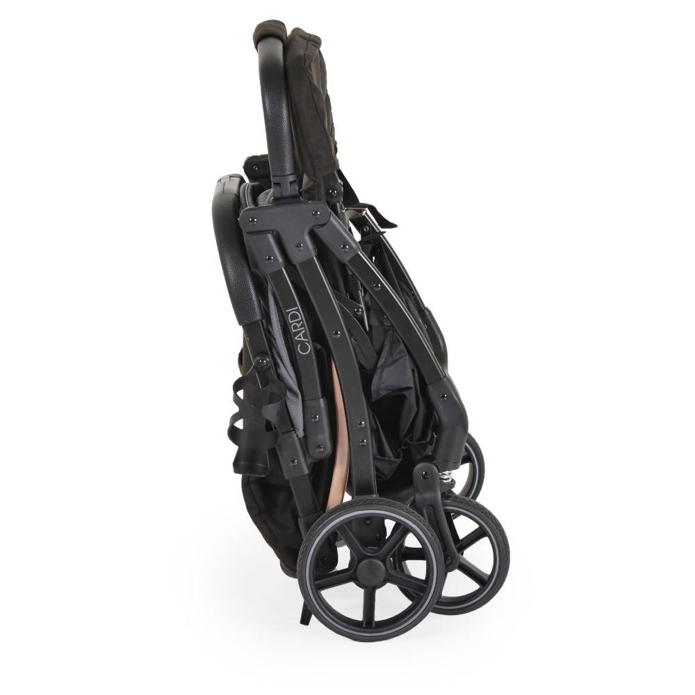 Η φωτογραφία δείχνει Βρεφικό καρότσι Cardi - Ο ιδανικός σας σύντροφος για βόλτες με τον μικρό θησαυρό!Κατάλληλο από 0 m+ έως 22 kg.