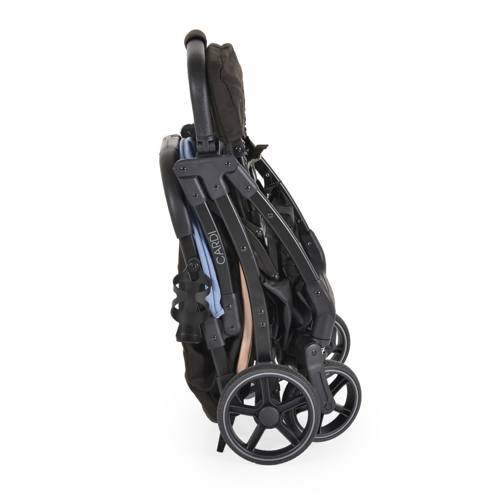 Η φωτογραφία δείχνει Βρεφικό καρότσι Cardi - Ο ιδανικός σας σύντροφος για βόλτες με τον μικρό θησαυρό!Κατάλληλο από 0 m+ έως 22 kg.