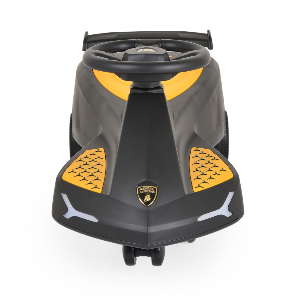 Η φωτογραφία δείχνει Το παιδικό αυτοκίνητο Lamborghini είναι σχεδιασμένο για νέους λάτρεις του αυτοκινήτου.