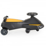 Η φωτογραφία δείχνει Το παιδικό αυτοκίνητο Lamborghini είναι σχεδιασμένο για νέους λάτρεις του αυτοκινήτου.