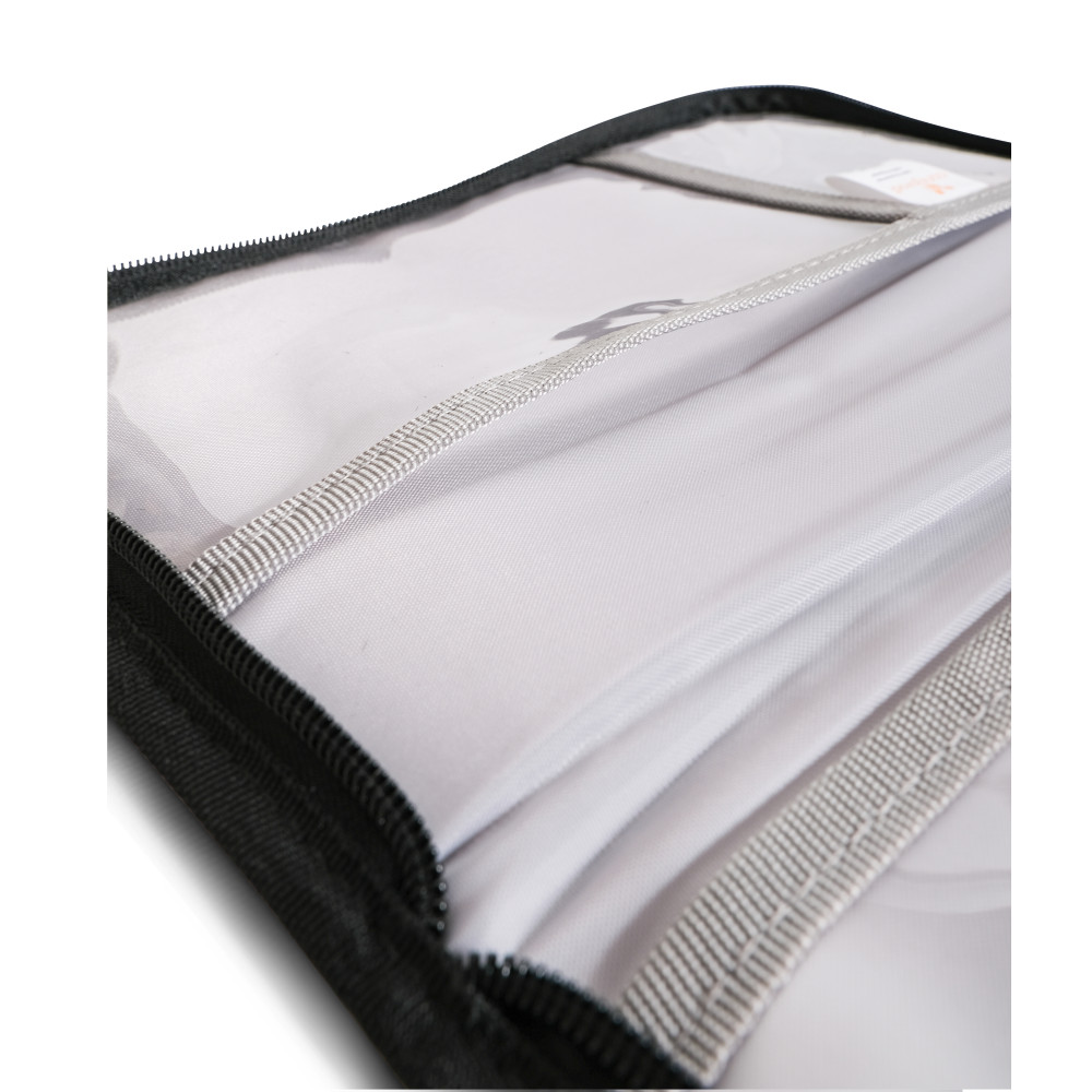 Η φωτογραφία δείχνει Διαθέτει πολλές τσέπες και θέσεις για αποθήκευση και διατήρηση των αντικειμένων σας σε καλή κατάσταση.