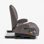 Η φωτογραφία δείχνει Η ασφάλεια και η άνεση στο αυτοκίνητο πρέπει να είναι προτεραιότητα για όλους, ιδιαίτερα για τα νεότερα μέλη της οικογένειας.