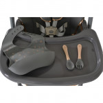 Καρεκλάκι Φαγητού Moni LindoΣετ παιδικό καρεκλάκι,σαλιάρα σιλικόνης,κουτάλι και πιρούνι,μαξιλάρι PU,4 ρόδες με πώματα,δίσκος τροφοδοσίας 2 στρώσεων,4 θέσεις του δίσκου τροφοδοσίας,3 θέσεις πλάτης, 5 θέσεις ύψους,3 θέσεις γωνίας στήριγμα ποδιών,μαξιλαράκια ώμων,σύστημα συγκράτησης 5 σημείων.