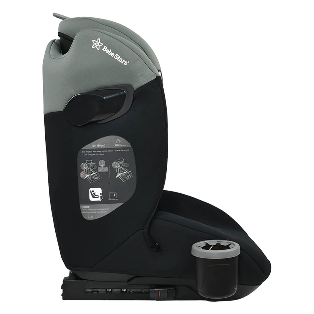 Η φωτογραφία δείχνει Το νέο κάθισμα αυτοκινήτου Spirit της Bebe Stars ήρθε για να διευκολύνει τις καθημερινές διαδρομές με το παιδάκι σας!Μπορεί να χρησιμοποιηθεί σε παιδιά από 100 έως 150 cm ύψους, προσφέροντας άνεση και ασφάλεια.