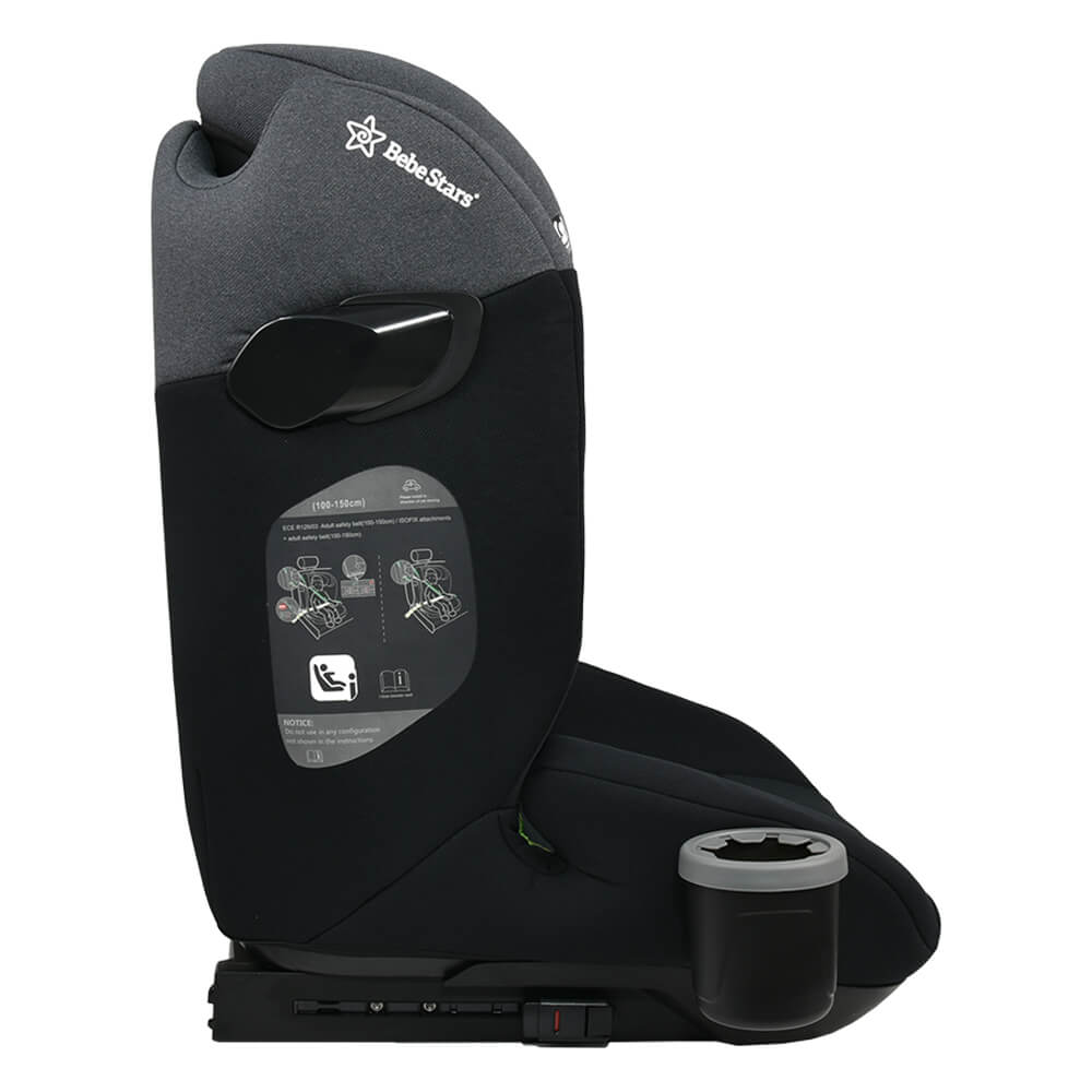 Η φωτογραφία δείχνει Το νέο κάθισμα αυτοκινήτου Spirit της Bebe Stars ήρθε για να διευκολύνει τις καθημερινές διαδρομές με το παιδάκι σας!Μπορεί να χρησιμοποιηθεί σε παιδιά από 100 έως 150 cm ύψους, προσφέροντας άνεση και ασφάλεια.