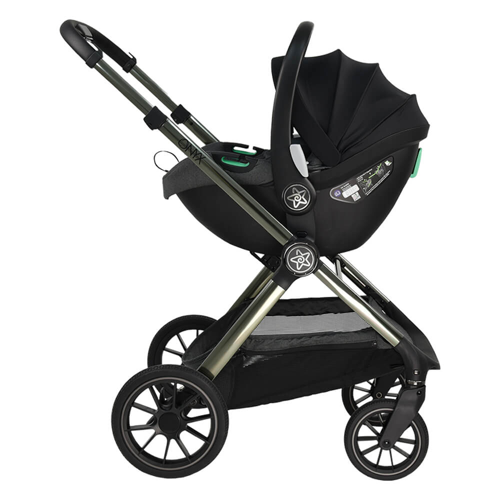 Η φωτογραφία δείχνει Ένα καινούργιο πολυκαρότσι που ήρθε για να σας συνεπάρει τόσο με τον κομψό σχεδιασμό του όσο και την πολυλειτουργικότητά του.