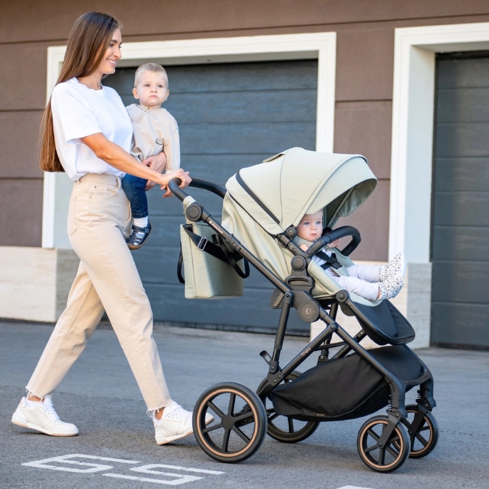 Η φωτογραφία δείχνει Πολυκαρότσι της εταιρείας Kikka Boo.