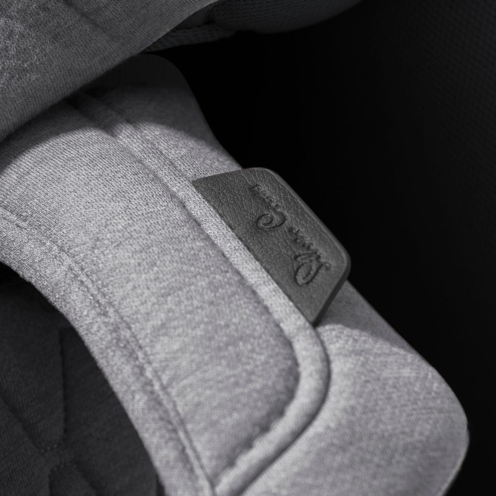 Η φωτογραφία δείχνει Γνωρίστε το Motion 2 – τη δεύτερη γενιά του Motion All Size 360, που πέτυχε την υψηλότερη βαθμολογία σε όλες τις κατηγορίες παιδικών καθισμάτων από τον ανεξάρτητο οργανισμό δοκιμών ADAC.