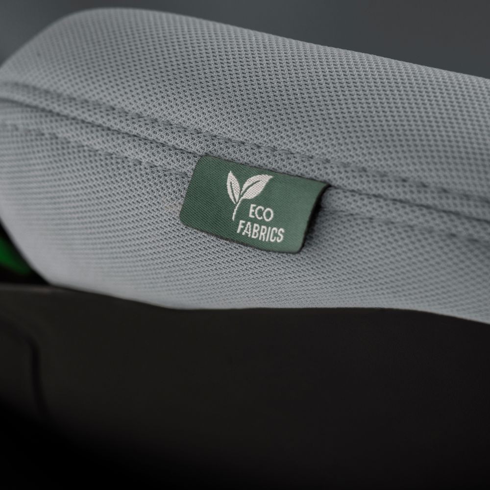 Η φωτογραφία δείχνει Γνωρίστε το Motion 2 – τη δεύτερη γενιά του Motion All Size 360, που πέτυχε την υψηλότερη βαθμολογία σε όλες τις κατηγορίες παιδικών καθισμάτων από τον ανεξάρτητο οργανισμό δοκιμών ADAC.