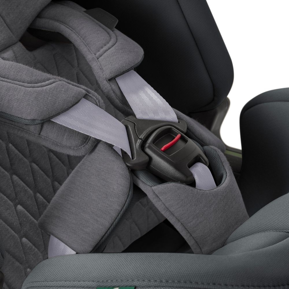 Η φωτογραφία δείχνει Γνωρίστε το Motion 2 – τη δεύτερη γενιά του Motion All Size 360, που πέτυχε την υψηλότερη βαθμολογία σε όλες τις κατηγορίες παιδικών καθισμάτων από τον ανεξάρτητο οργανισμό δοκιμών ADAC.