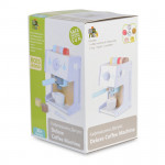 Ξύλινη Καφετιέρα με Κάψουλες Moni ToysΧαρακτηριστικάΚατάλληλο για παιδιά 36m+Κατασκευασμένο από υψηλής ποιότητας ξύλοΡεαλιστικός σχεδιασμόςΚινητή λαβήΧρωματιστές κάψουλεςΔιαστάσεις: 17.