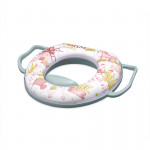 Η φωτογραφία δείχνει Μαλακό εκπαιδευτικό κάθισμα τουαλέτας με χειρολαβεςΤο μαξιλαράκι είναι αποσπώμενο για εύκολο καθάρισμαΔιαθέτει προστατευτικό πλαστικό για την πρόληψη της διαβροχήςΠρακτικές πλευρικές χειρολαβές