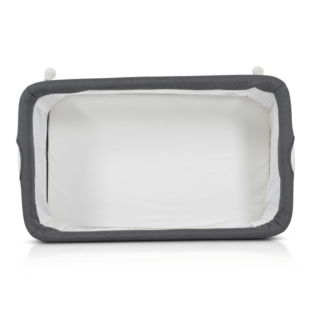 Η φωτογραφία δείχνει Η βρεφική κούνια Kalinihta είναι η τέλεια λύση για τον ύπνο των νεογέννητων και καλύπτει βάρος εως και τα 11 κιλάΟι δύο πλευρές του πλέγματος είναι αεριζόμενες και διαφανείς.