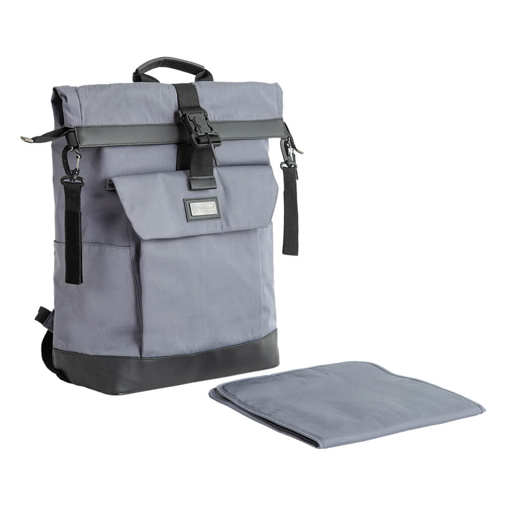 Η φωτογραφία δείχνει Ένα κομψό και άνετο unisex backpack φτιαγμένο από αδιάβροχο υλικό με λεπτομέρειες από οικολογικό δερματίνι κατέφθασε στην Bebe Stars για να συναρπάσει κάθε γονιό, καθώς θα μπορούν να το χρησιμοποιούν και οι δύο.