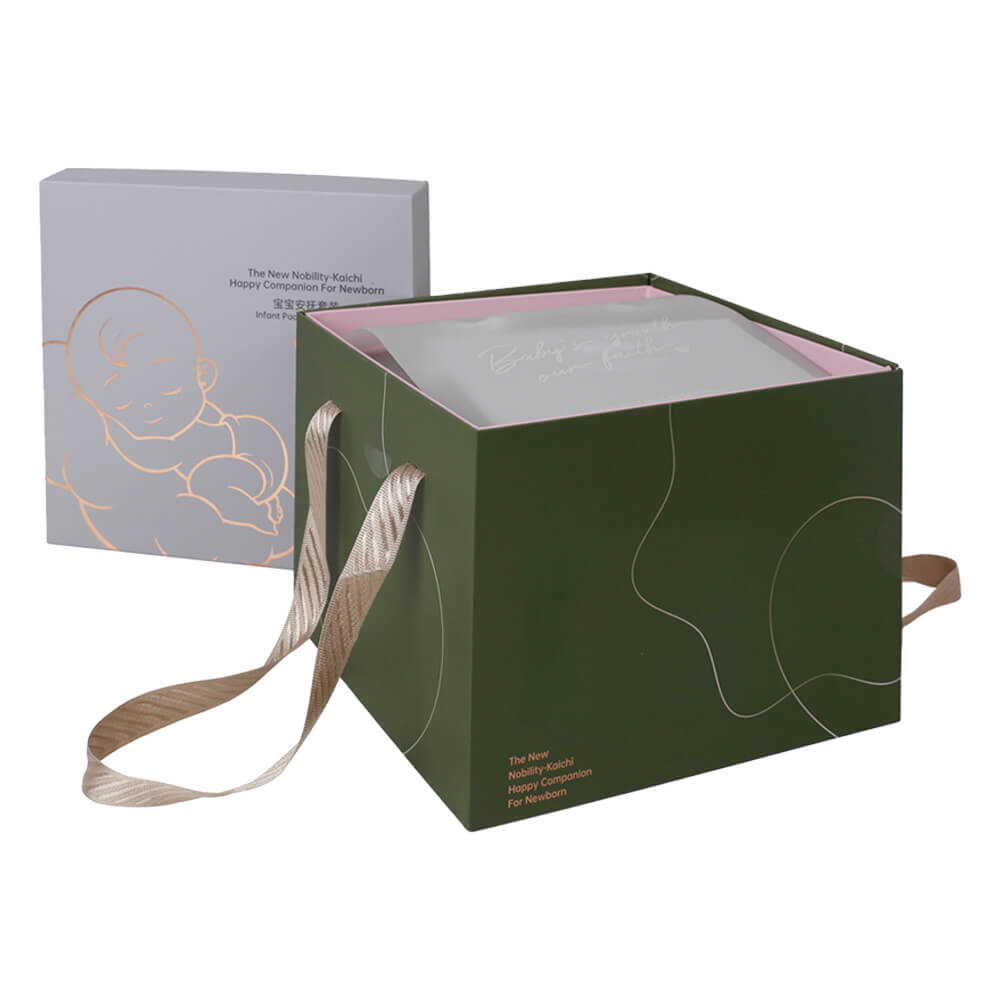 Το σετ διαθέτει λάμπα νυκτός, μασητικά και κουδουνίστρες (μαλακές και μη), καθώς και μια κουδουνίστρα με δυνατότητα να κρεμάσετε τη πιπίλα του μωρού σας.