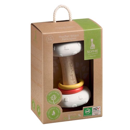 Το νέο οικολογικό Τοτέμ της Σόφι, κατασκευασμένο από 100% φυσικό καουτσούκ και καουτσούκ δέντρων (Hevea) έχει διπλή χρήση: Κουδουνίστρα, χάρη στις μικρές ενσωματωμένες μπάλες στη λαβή και τα ξύλινα δαχτυλίδια απο πάνω που τη στολίζουνΜασητικό, χάρη στα 2 αφαιρούμενα μέρη στις άκρες με