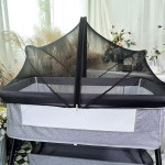 Η φωτογραφία δείχνει Κουνουπιέρα Καροτσιού με Θόλο της Εταιρείας LoomyΑπόλυτη Προστασία για το Μωρό σαςΧαρίστε στο μωρό σας ηρεμία και προστασία σε κάθε βόλτα με την κουνουπιέρα καροτσιού, σχεδιασμένη να εφαρμόζει άψογα σε όλους τους τύπους καροτσιών,καλαθούνας και λίκνου.