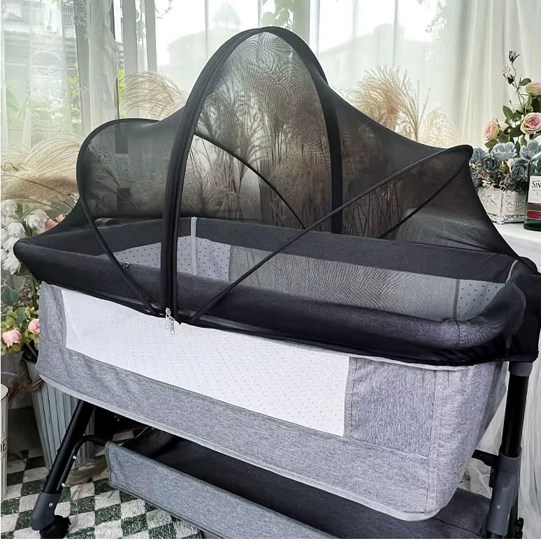 Η φωτογραφία δείχνει Κουνουπιέρα Καροτσιού με Θόλο της Εταιρείας LoomyΑπόλυτη Προστασία για το Μωρό σαςΧαρίστε στο μωρό σας ηρεμία και προστασία σε κάθε βόλτα με την κουνουπιέρα καροτσιού, σχεδιασμένη να εφαρμόζει άψογα σε όλους τους τύπους καροτσιών,καλαθούνας και λίκνου.