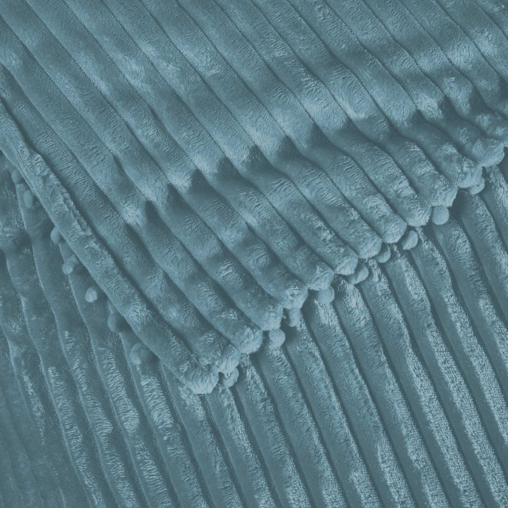 Η φωτογραφία δείχνει Κουβέρτα μονόχρωμη fleece με πομ-πομ.