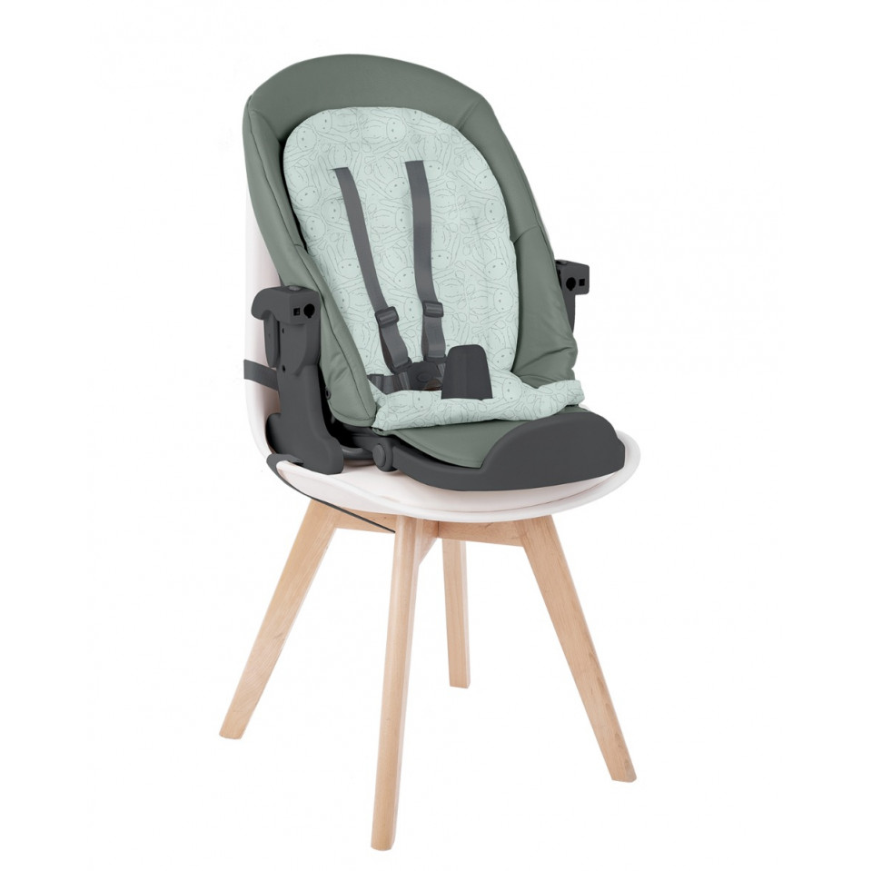 Η φωτογραφία δείχνει Καρεκλάκι φαγητού και ηλεκτρική κούνια 3 σε 1 της εταιρείας Kikka Boo.